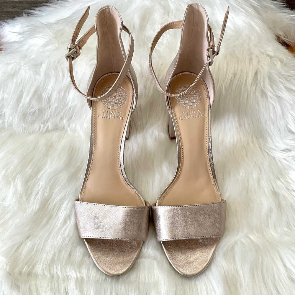 VINCE CAMUTO | Block Heel Pump - Picture 3 of 10